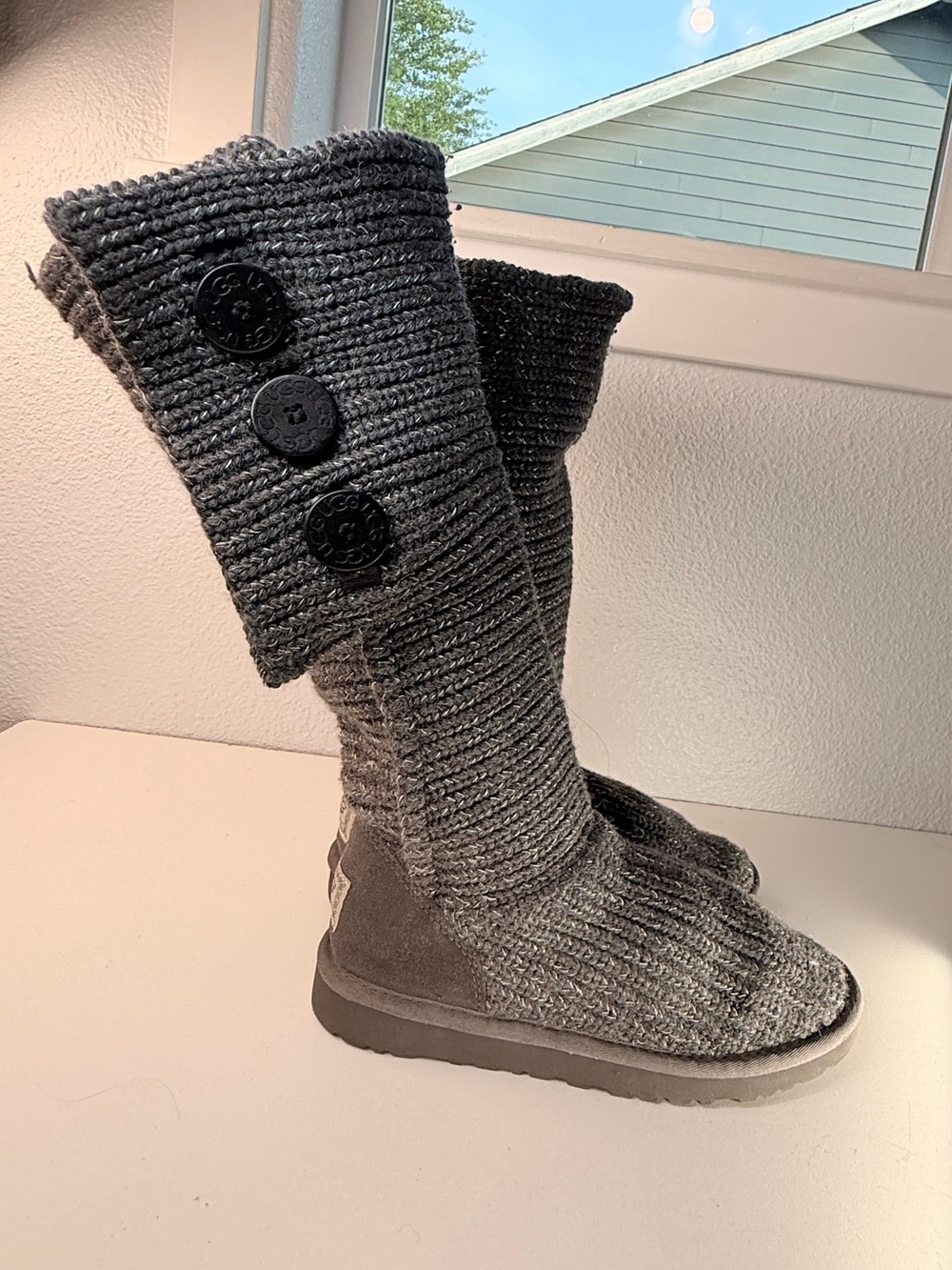 UGG Australia Gray Knit Tall Cardy Boots Sheepskin Sweater Boots size 8